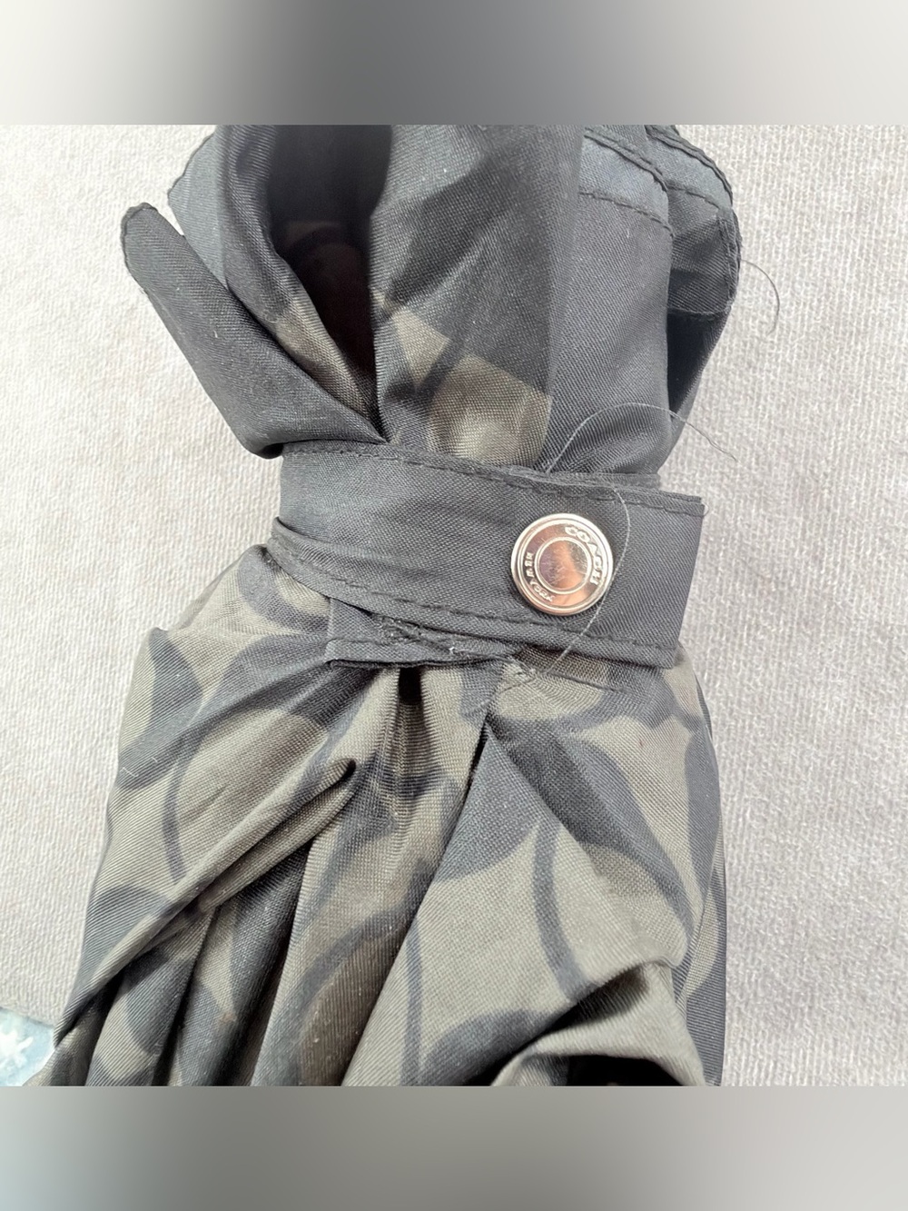 Coach Mini Signature Umbrella Graphite - Picture 3 of 16